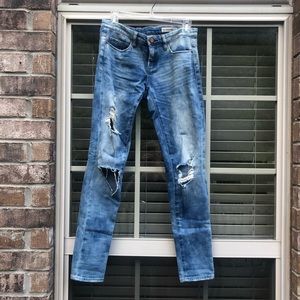 BLANKNYC MID-LOW RISE RIPPED SKINNY JEAN DENIM